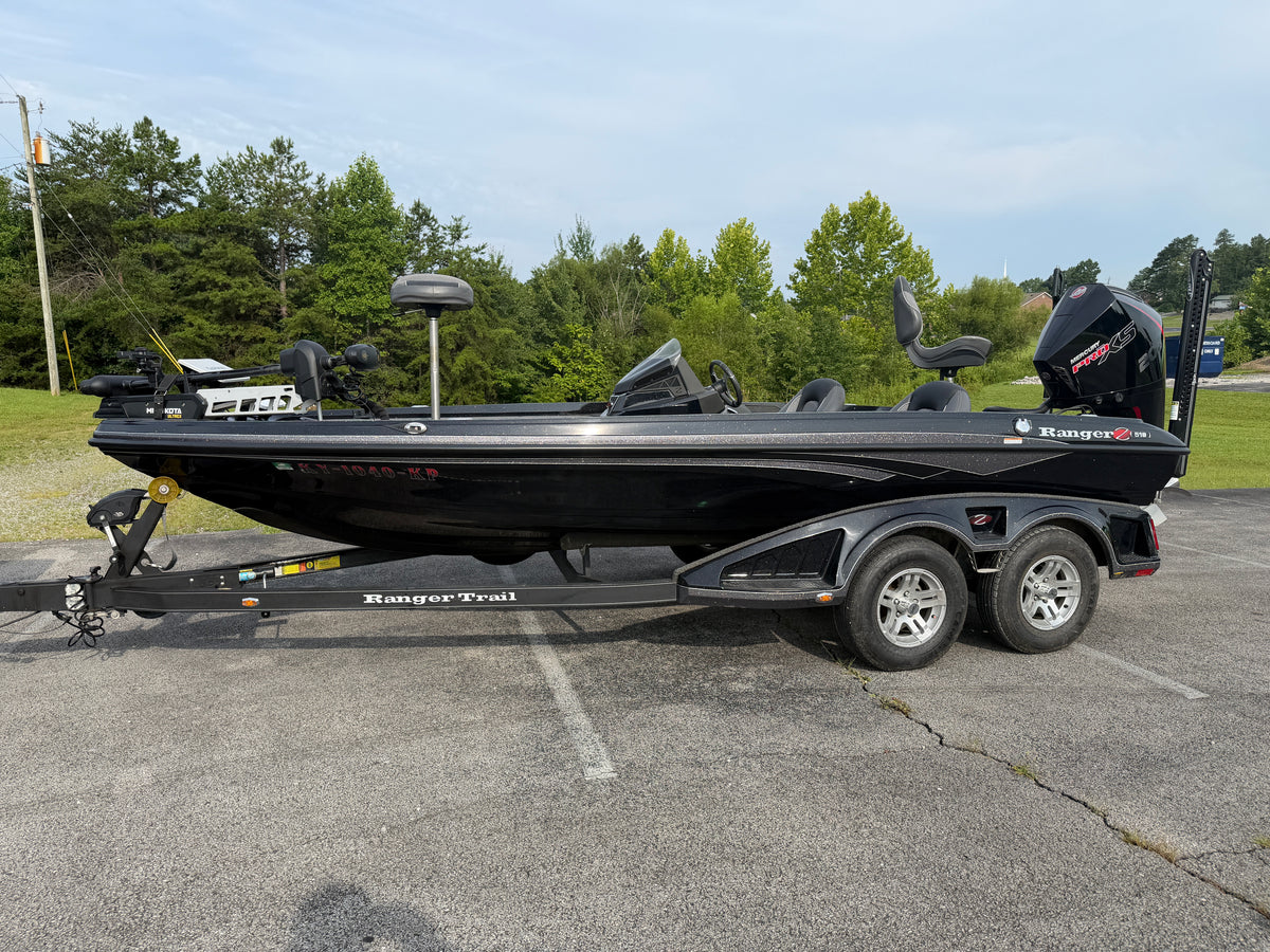 Bass boat &amp; pontoon detailing