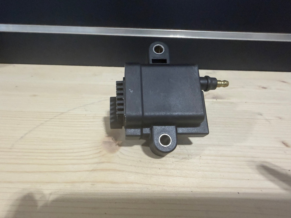 Used Mercury ignition coil 8M0047456 view 1